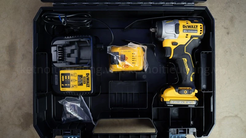 Máy siết bulong dùng pin DeWALT DCF902D2-KR (12V)